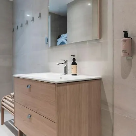 Apartment Modern 3r Home, Ac, Seaview, Parking *