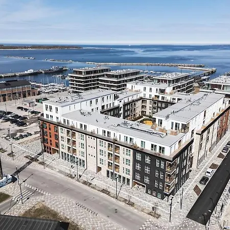Modern 3r Home, Ac, Seaview, Parking Apartment