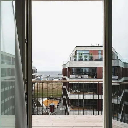 Modern 3r Home, Ac, Seaview, Parking Apartment
